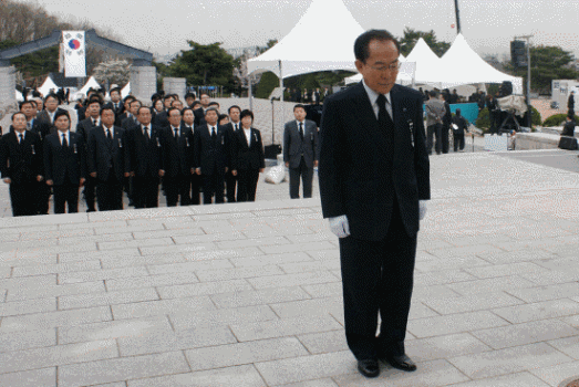 자유선진당 참배 이미지